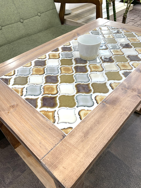 タイルテーブル　レトロなかわいさが魅力のランタンタイル　カフェテーブル　ブラウン系 2枚目の画像