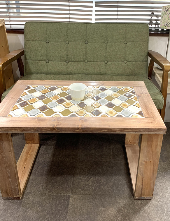 タイルテーブル　レトロなかわいさが魅力のランタンタイル　カフェテーブル　ブラウン系 3枚目の画像