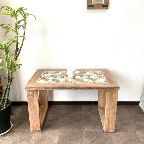 レトロなかわいさが魅力のタイルカフェテーブル　マロン高さ33cm タイルテーブル レトロなかわいさが魅力のランタンタイル カフェ