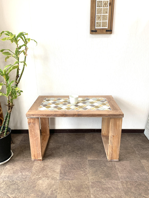 タイルテーブル　レトロなかわいさが魅力のランタンタイル　カフェテーブル　ブラウン系 6枚目の画像