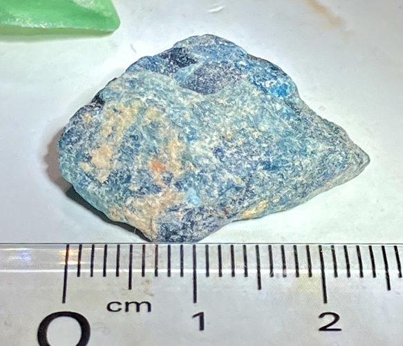 【マイナスイオンの石】アパタイト（燐灰石）　ラフストーン　原石 3枚目の画像