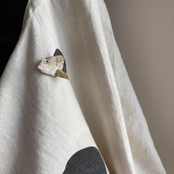 #03 魚 - 黃尾姬鯛 Goldflag Jobfish: 手工刺繡胸針 第1張的照片