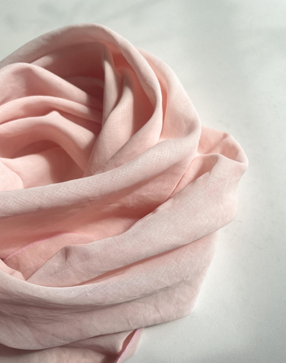 送料無料  軽やかな桜色 ピンク 泥染めオーガンジー大判スカーフ　春の装い 2枚目の画像