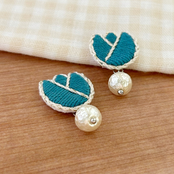 チューリップ 刺繍ピアス/イヤリング【ブルー】 5枚目の画像