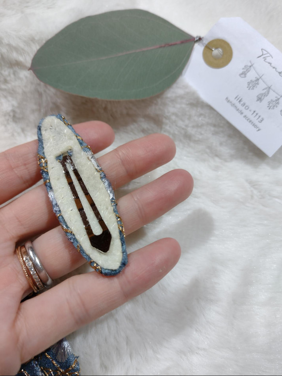 【7㌢】大人も似合うインド刺繍のぱっちんピン  ヘアピン　ライトブルー　 5枚目の画像