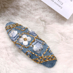 【7㌢】大人も似合うインド刺繍のぱっちんピン  ヘアピン　ライトブルー　 4枚目の画像