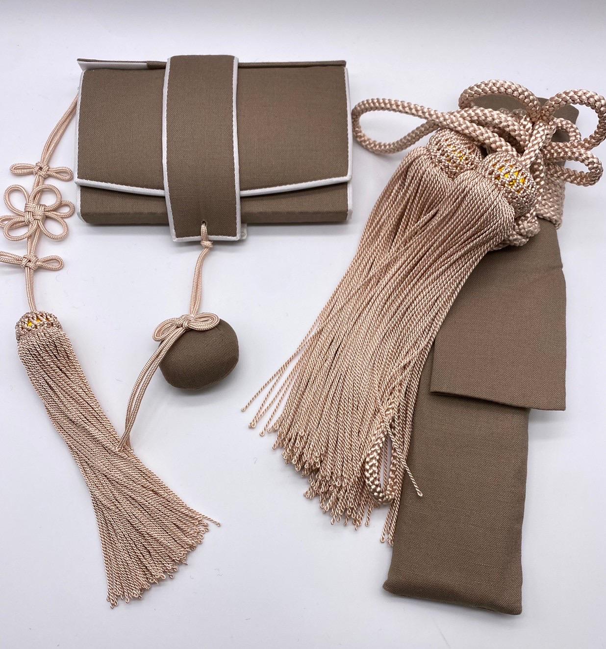 【受注生産】花嫁和装 はこせこ かいけん 新品 婚礼用 筥迫 懐剣 　2点セット　カフェオレ色系　ベージュ系房