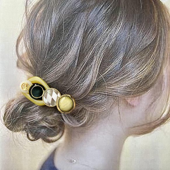 ダイヤシェルとモスグリーンのヴィンテージボタンヘアクリップ  大人グリーンのヘアアクセサリー 5枚目の画像