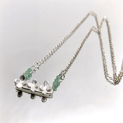 四つ葉のクローバーとエメラルドのネックレス◇シルバー925・純銀・宝石質AAA-◇天然石  緑　みどり 5枚目の画像