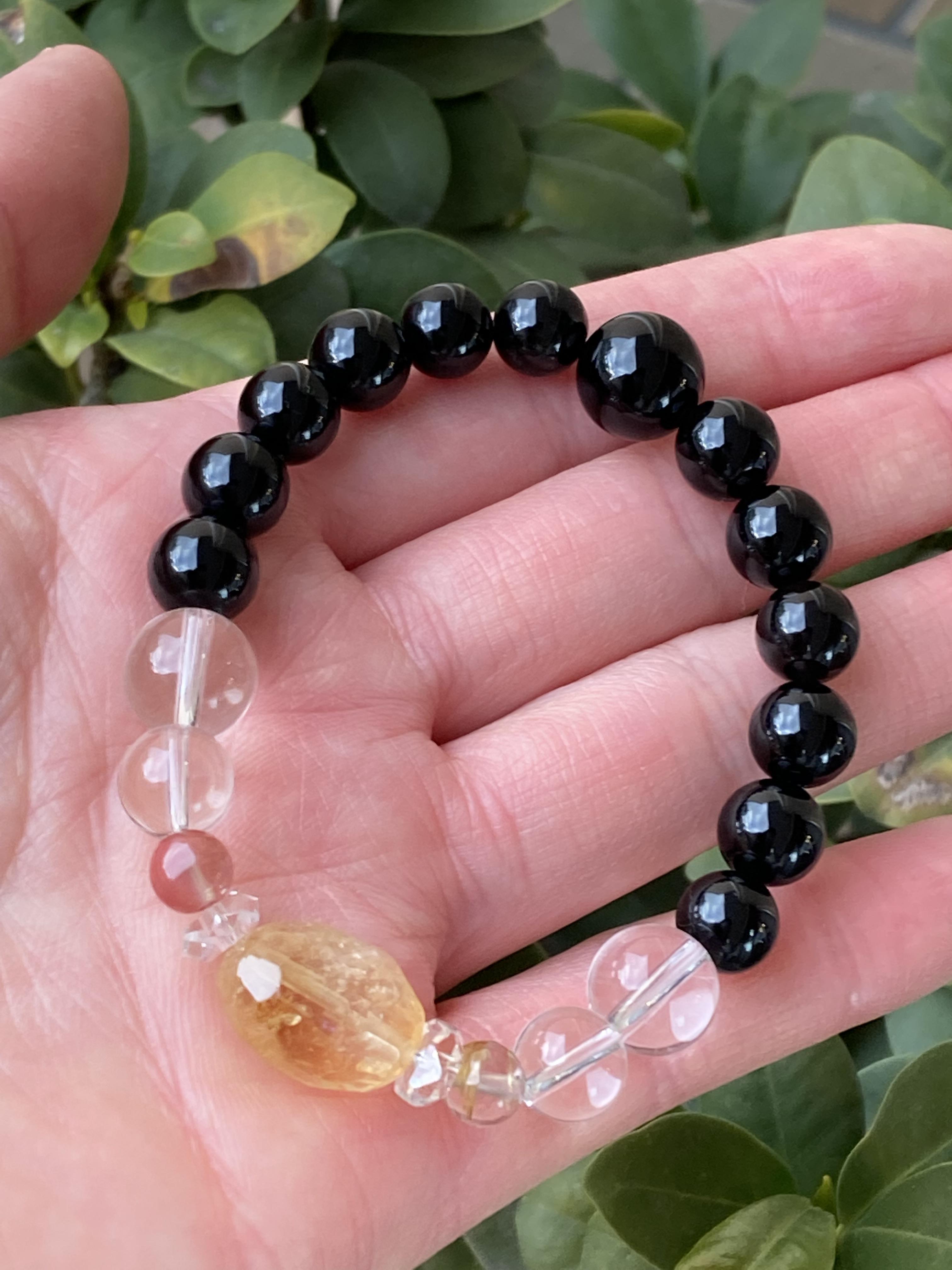 豊かさ流れ込む守護のブレスレット