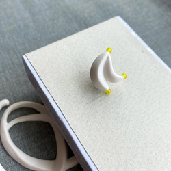 #1 白引號  耳環 : 手工製作軟陶 第3張的照片