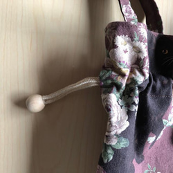 黒猫柄　絞り紐付き布のトートバッグ（綿麻） 6枚目の画像