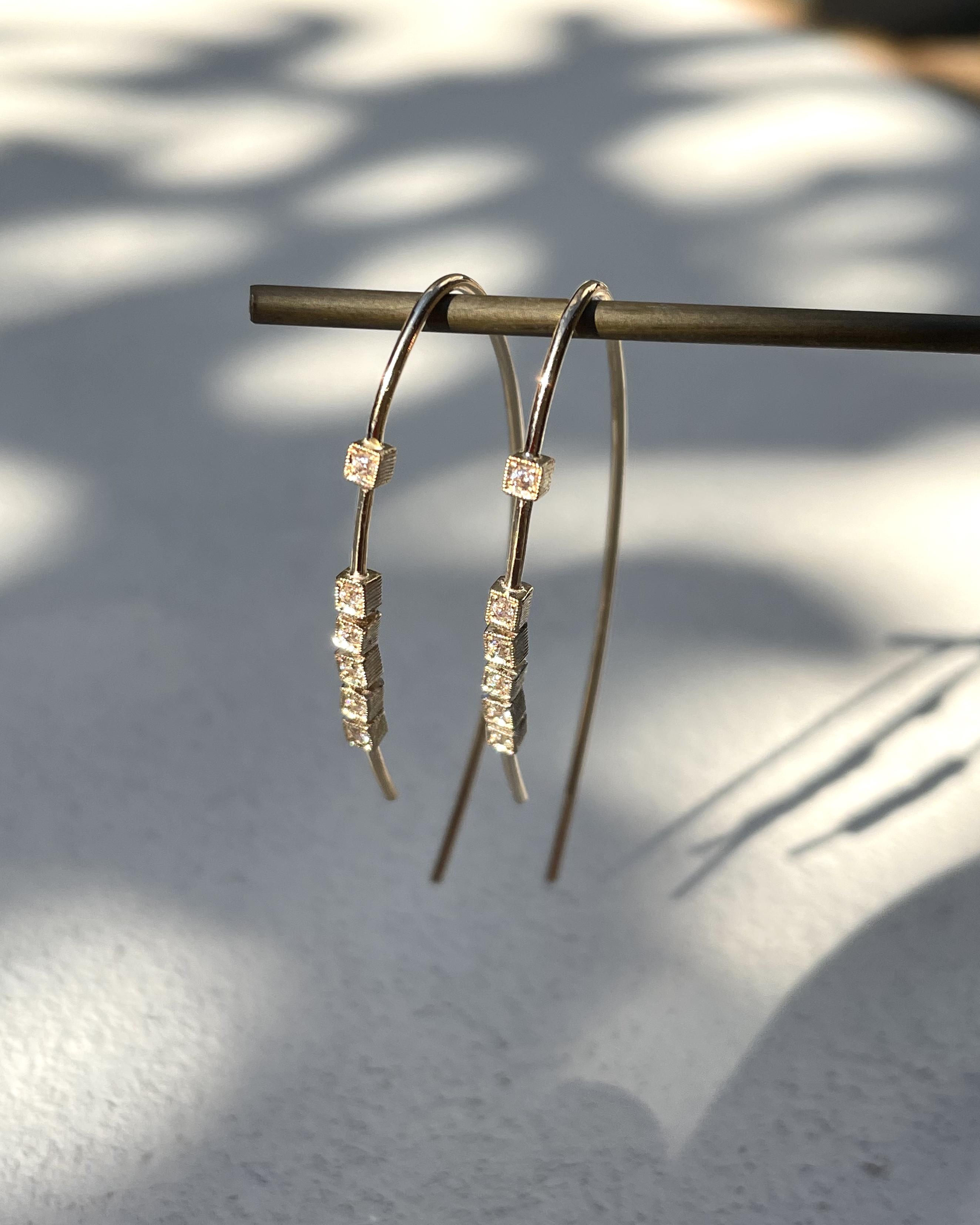 Orecchini ”6 cubi”　ー6つのキューブのピアスー　K10/ダイヤ/ピアス