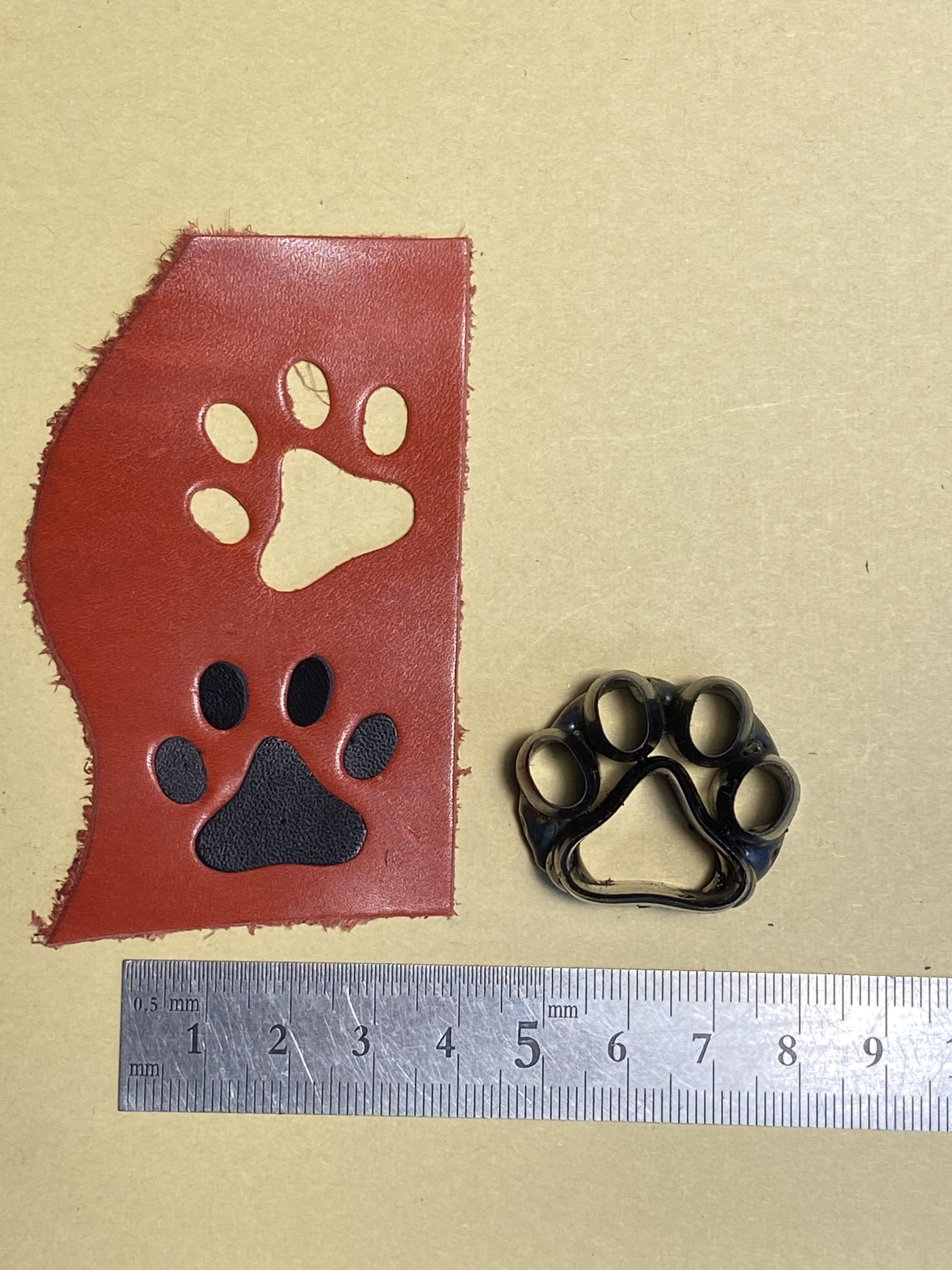 割引品　オセロ　革　レザー　肉球　犬　猫　かわいい　おしゃれ　オブジェ　部屋 割引品 オセロ 革 レザー 肉球 犬 猫 かわいい おしゃれ