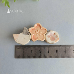 猫派！　桜と三毛猫の陶製ヘアクリップ 4枚目の画像