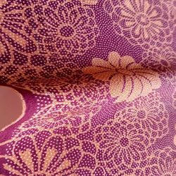 【正絹はぎれ】紫色に白い水玉と花柄の生地　約35.8×100ｃｍ 7枚目の画像