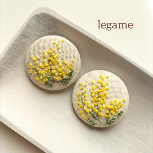 ミモザ の ブローチ ブローチ legame 通販 13460329｜Creema(クリーマ