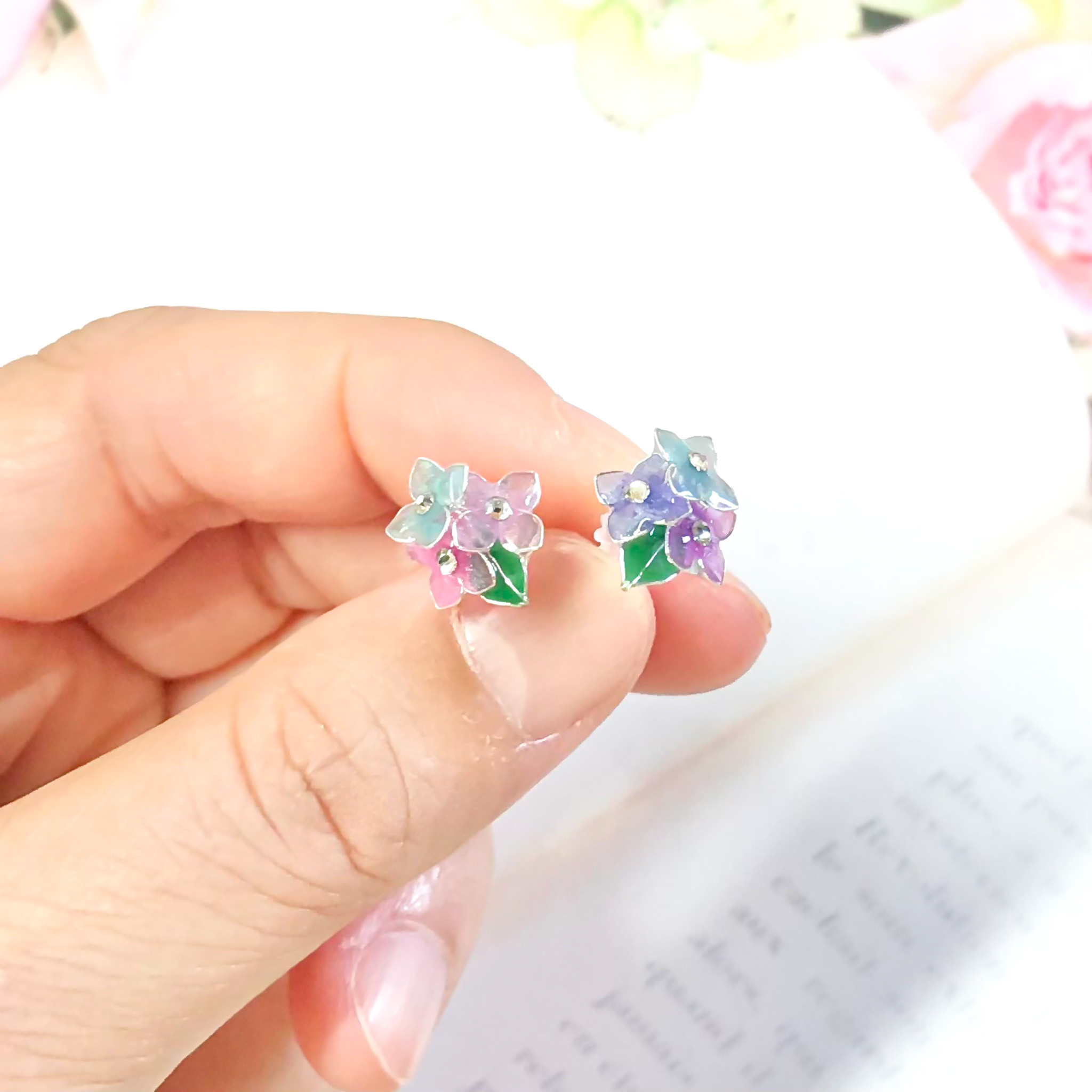 温度で色が変わる？！　紫陽花　イヤリング　ピアス　　ディップフラワー　ミニミニサイズ