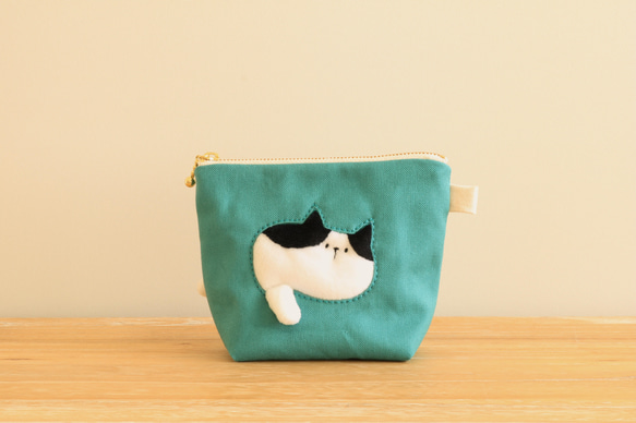 小貓想穿過小袋子（黑x白貓14cm 拉鍊款 松石藍） 第1張的照片