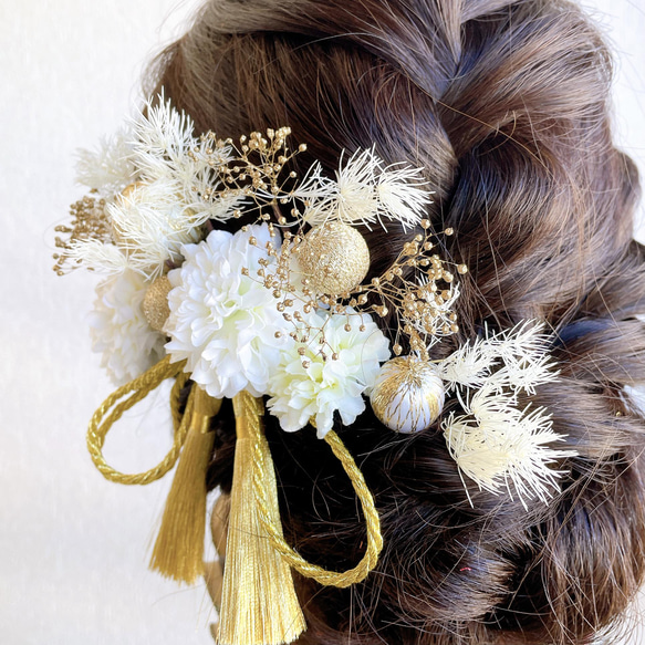 《White＆Gold》ふわふわプリザーブドフラワーのファーンリーフ＆和玉＆ピンポンマム✳︎髪飾り 結婚式 成人式 4枚目の画像