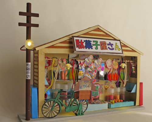 駄菓子屋/ミニチュア/ジオラマ 電飾駄菓子屋」K 完成モデル ジオラマ ミニチュア スタンド