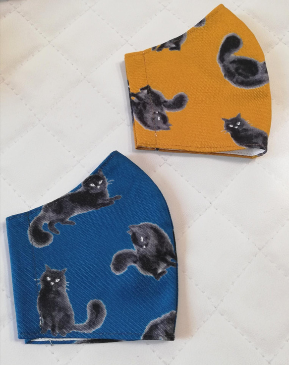 【黒猫柄】ネコ柄がオシャレで可愛い立体マスク　手作り布マスク　ねこ　マスタード・ブルー 3枚目の画像