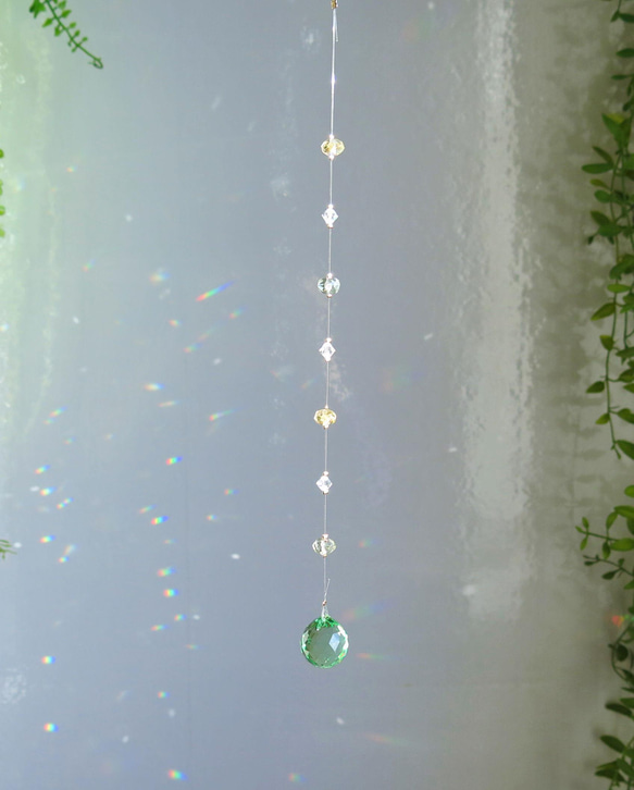 天然石×スワロスフキーサンキャッチャー　ペリドットグリーン　20mm　レモンクォーツ＆グリーンアメジスト 4枚目の画像
