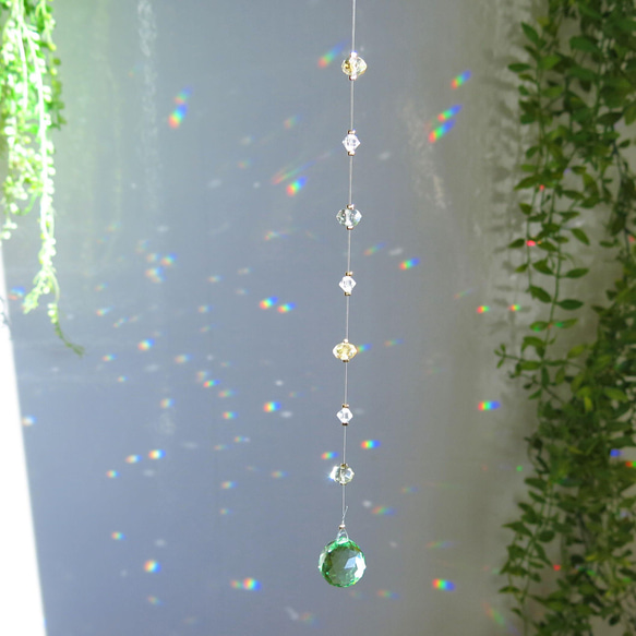 天然石×スワロスフキーサンキャッチャー　ペリドットグリーン　20mm　レモンクォーツ＆グリーンアメジスト 2枚目の画像