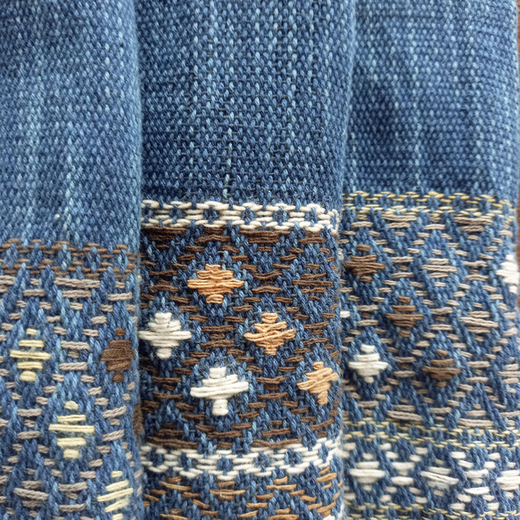 タイの手織りストール/1点もの/藍段染め×グレー(黄・茶)/草木染め/ カレン族/  コットン/ ショール 5枚目の画像