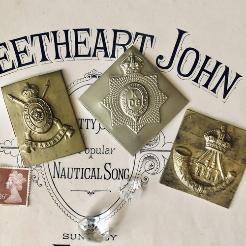 英国で出会った♪アンティーク 金属製パーツ 英国 のエンブレム 英国王