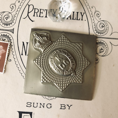 英国で出会った♪アンティーク 金属製パーツ 英国 のエンブレム 英国王