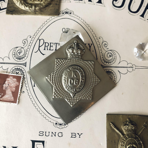 英国で出会った♪アンティーク 金属製パーツ 英国 のエンブレム 英国王