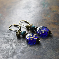 藍色聖珠和綠松石，民間鐘形耳環 第1張的照片