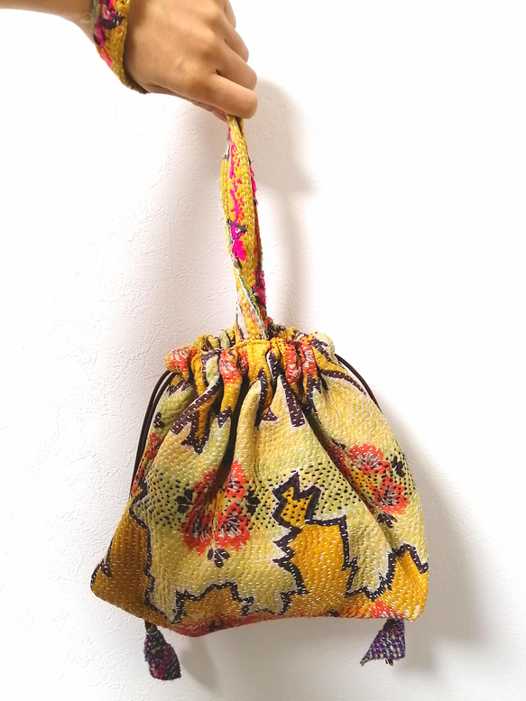 KANTHA QUILT 巾着　bag №KQ22002 orange  ラリーキルト インド　古布 1枚目の画像