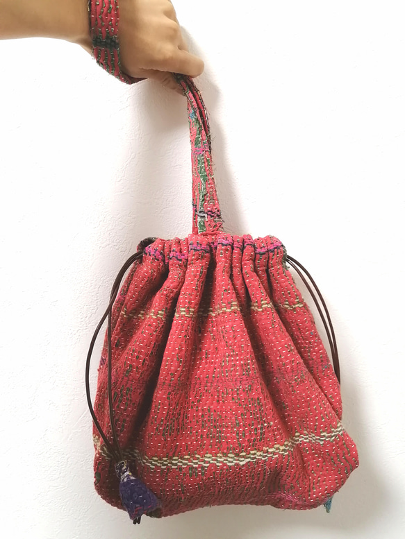 KANTHA QUILT 巾着　bag №KQ22003 red  ラリーキルト インド　古布 1枚目の画像