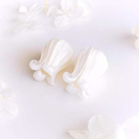 【受注制作】Pure Clematis. 本物のお花　ホワイトクレマチスの揺れる耳飾り ピアス／イヤリング 5枚目の画像