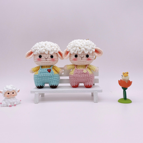 受注作製】ひつじA あみぐるみ ハンドメイド キーホルダー付
