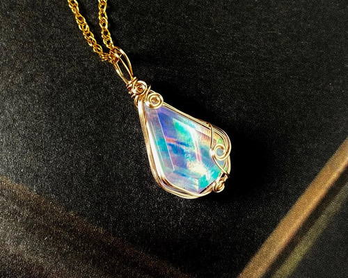 オパールのペンダントトップ　シルバーアクセサリー　ワイヤーラッピング ブルーオパール ペンダントトップ ワイヤーラッピング