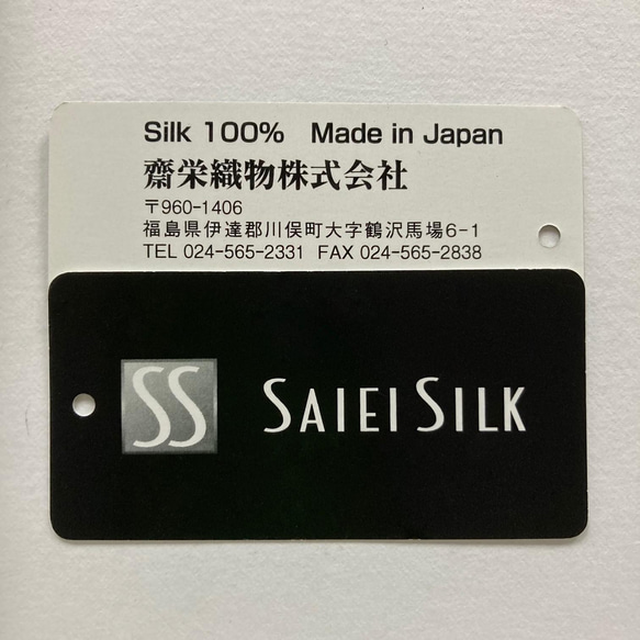 シルクオーガンジーのシュシュ 〈ウェブ格子柄・グレー〉 モードな川俣シルク　広がらない髪　印象的な後ろ姿 12枚目の画像