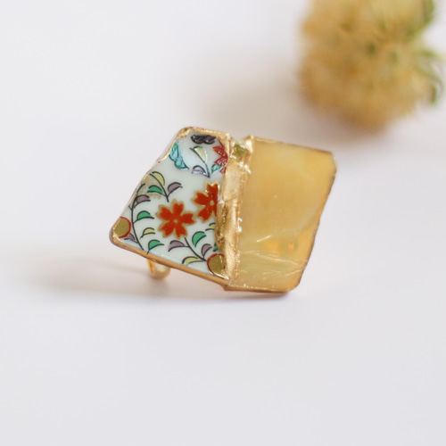 伊万里焼 金継ぎ 帯留め / ペリドット 花柄 ホワイト イエロー 伝統  