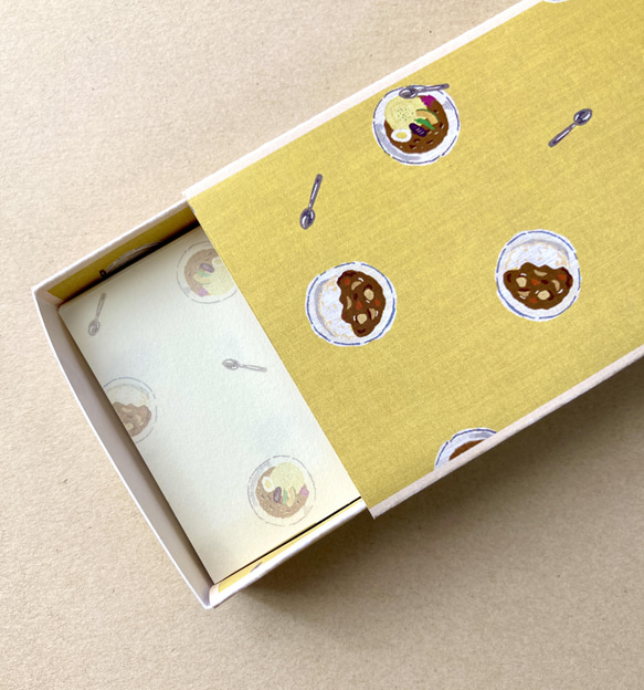 小さなスリーブ箱入り カレー柄のメモ帳(50枚入り) 1枚目の画像