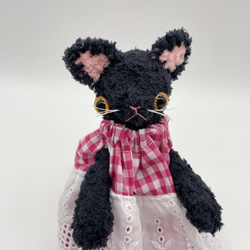 【あみぐるみ】黒猫　ドレス　ギンガムチェック　肉球つき【186】 3枚目の画像