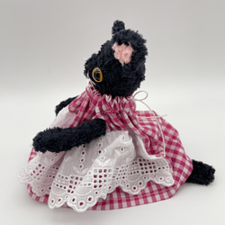 【あみぐるみ】黒猫　ドレス　ギンガムチェック　肉球つき【186】 5枚目の画像