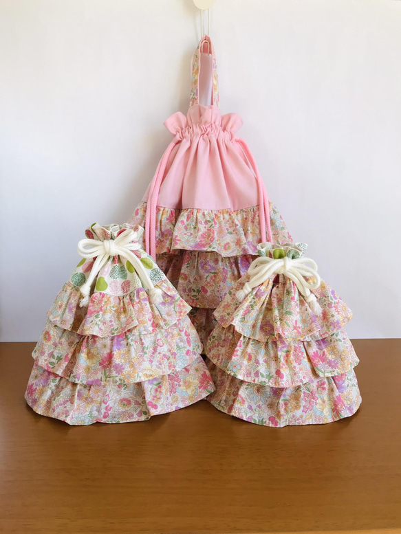 入園入学　花柄　フリル巾着　3点セット　体操着袋　給食袋　コップ袋（お道具袋）　（ナチュラル） 1枚目の画像