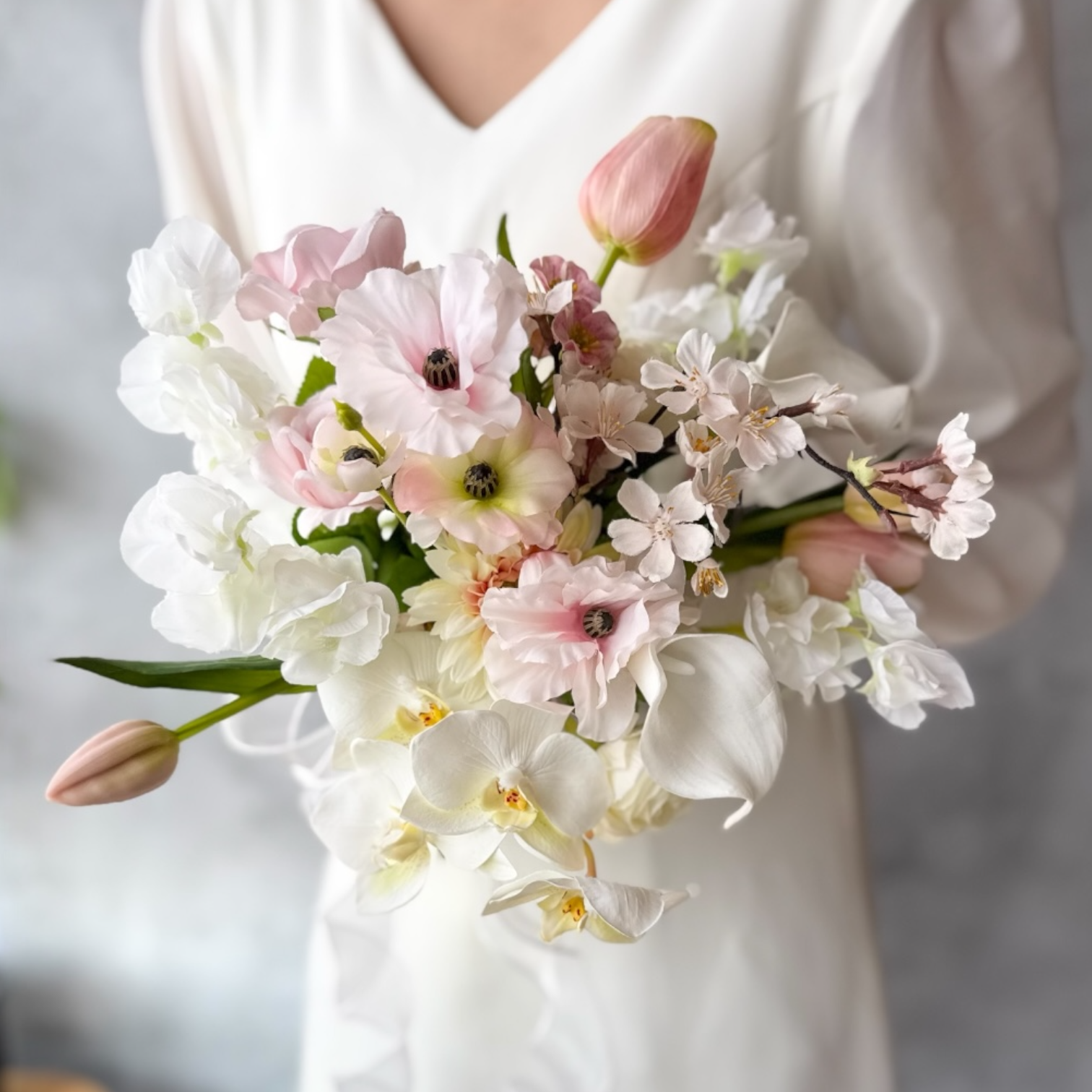 【送料無料】ホワイト胡蝶蘭×桜クラッチブーケ☆ブートニア