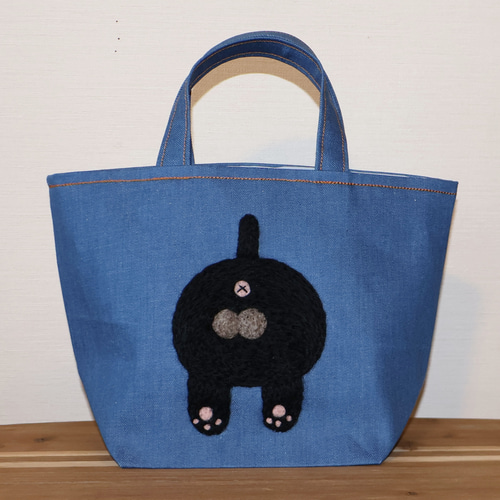 突っ込んでしまったまん丸お目目の黒猫ちゃん羊毛デニム生地のランチ