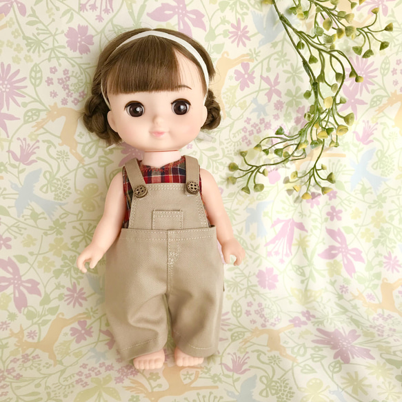 ベージュシンプルサロペット＊ドール服　ソランちゃん　ソランちゃん服　レミンちゃん　レミンちゃん服　26cm 3枚目の画像