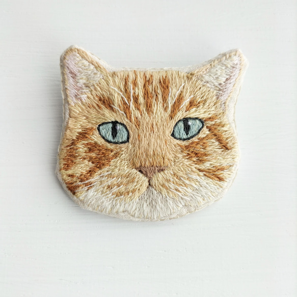 【限定1点】猫刺繍のブローチ　茶トラB 4枚目の画像