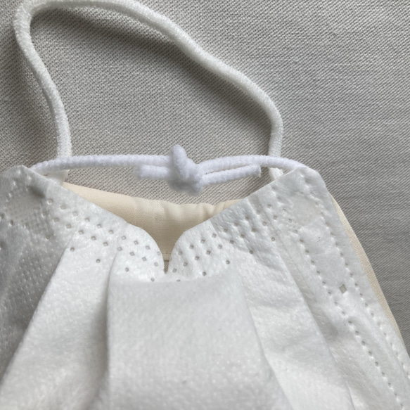 一枚仕立ての不織布マスクカバー　ひっかけるタイプ　柔らかオーガニックコットンローン　アイボリー　3サイズ　敏感肌に安心 3枚目の画像