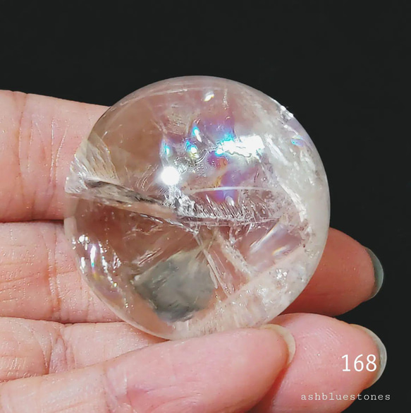 レインボー水晶 スフィア 35mm 59.1g(168) 4枚目の画像